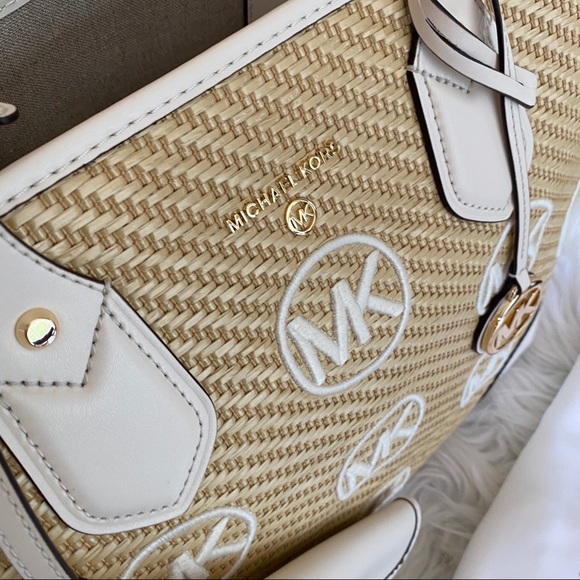 New Michael Kors large Eva logo shoulder tote - Picture 5 of 16